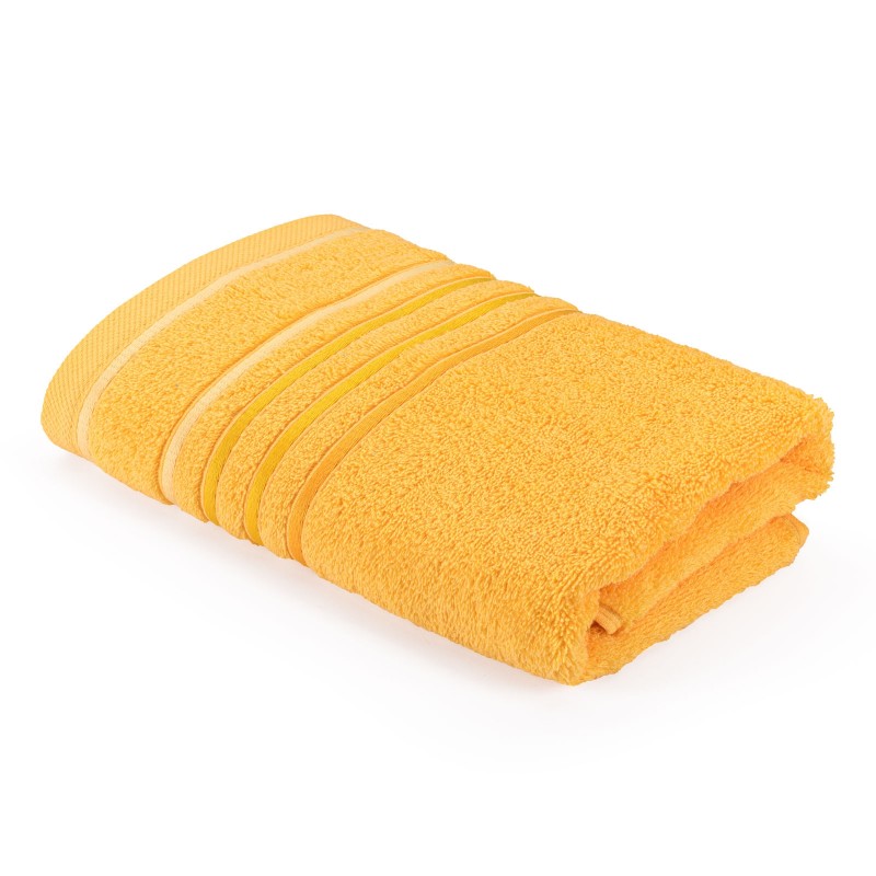 Kvalitetan kupaonski ručnik Svilanit Rainbow proizveden je od prirodnog 100% pamuka. U žutoj boji sa dekorativnom bordurom za sve obožavatelje jarkih boja. Ručnik je periv u perilici rublja na 60°C i primjeren je za sušenje u sušilici rublja. Odličan izbor za osobe sa osjetljivom kožom. Doživite nezaboravnu raskoš u vlastitoj kupaonici.