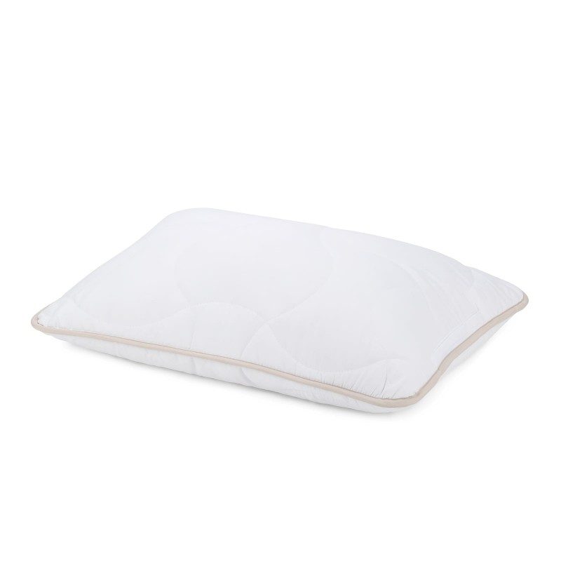 Klasičan oblik jastuka SleepBamboo zasigurno će vas uvjeriti  u svoju svestranost jer jastuk je prikladan za sve položaje spavanja. Bambusova vlakna ušivena su u jastučnicu što pruža izuzetnu prozračnost i produljuje životni vijek jastuka. Jastuk je u cijelosti periv na 60 ° C.