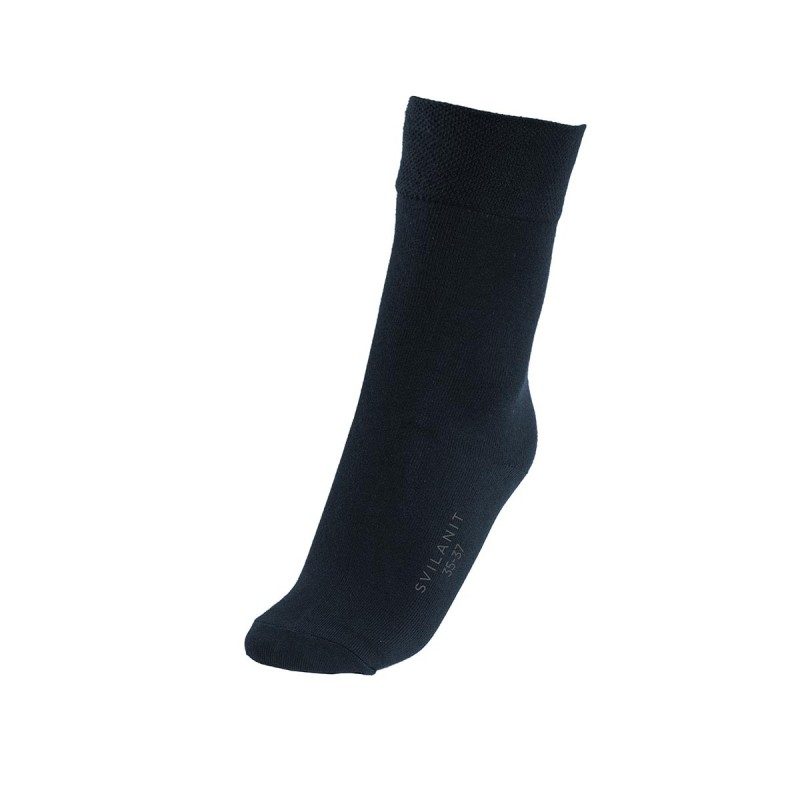 Jednobojne ženske čarape su mekane i udobne za nošenje. Izrađene od kombinacije materijala, sa velikim udjelom pamuka, za veću prozračnost. U veličinama: 35-38, 39-42.