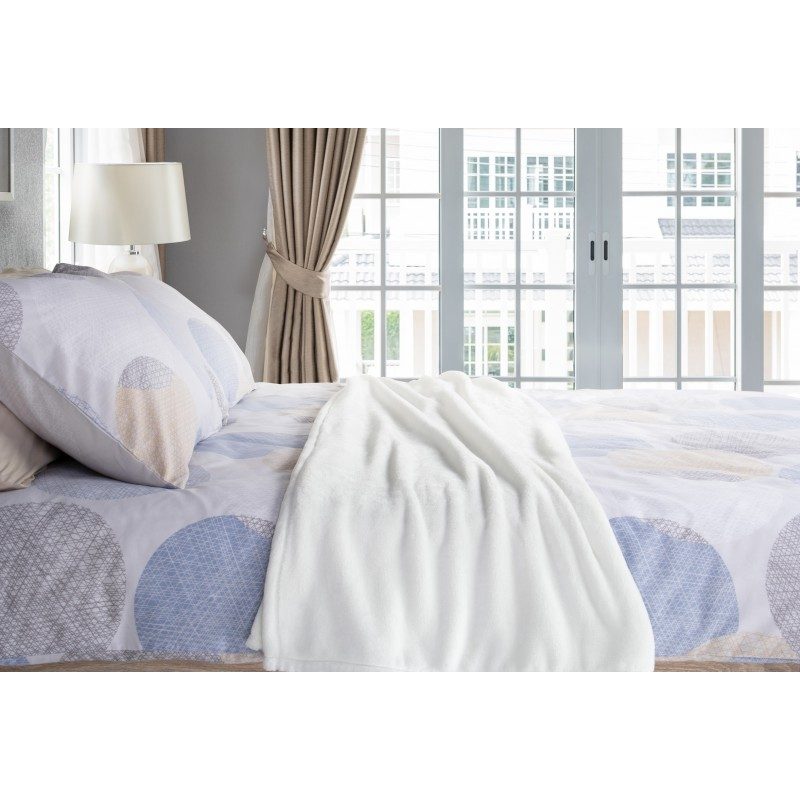 Mekani dekorativni pokrivač Anna od visoko kvalitetnih mikrovlakana za ugodne trenutke udobnosti i opuštanja na svakom koraku: u spavaćoj sobi, dnevnoj sobi, na izletu ili pikniku. Različite boje za svaki kutak vašeg doma. Ukrasni pokrivač također može biti poklon koji će oduševiti vaše najmilije. Pokrivač kje periv na 40 °C.