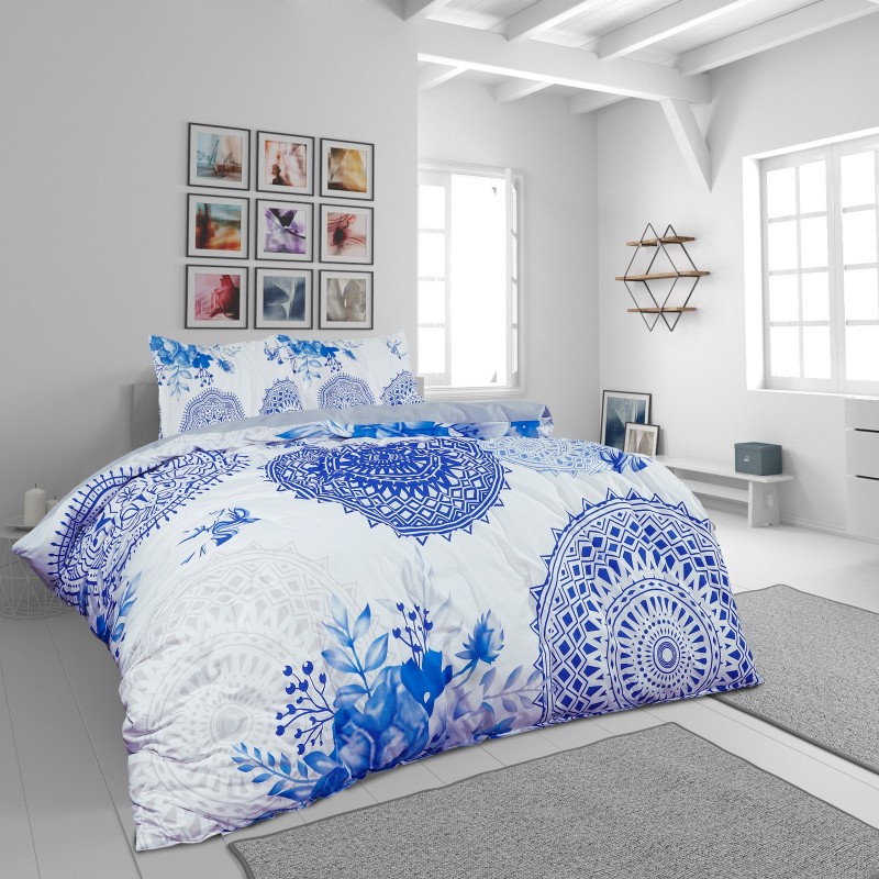Vrijeme je za potpuno uživanje u modernim pamučnim posteljinama! Posteljina Blue Mandala od renforce platna, mekane tkanine, jednostavne za održavanje. Neka vas oduševi moderan dizajn s motivom mandale za udoban i ugodan san. Posteljina je periva na 40 °C.