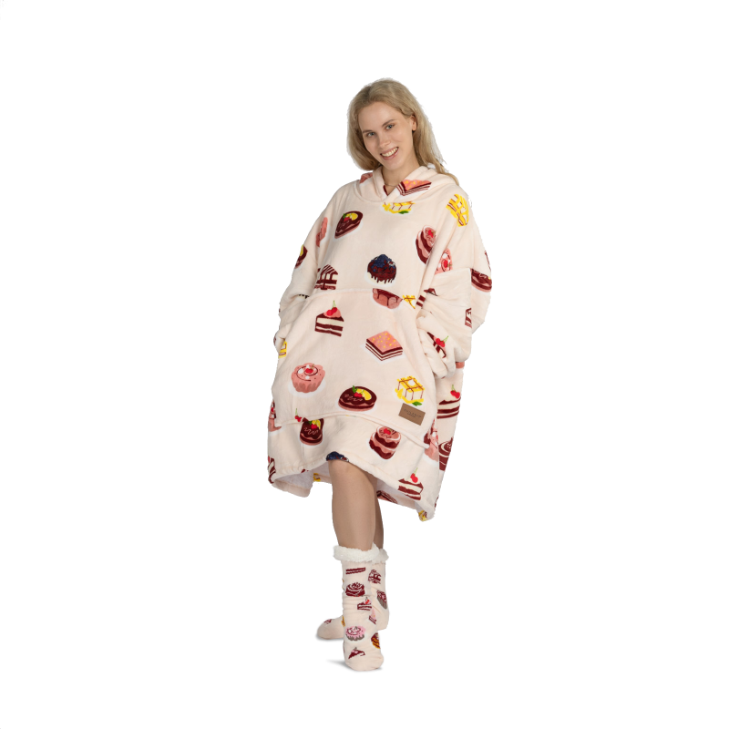 Hoodie deka za odrasle Svilanit Cake Time + Poklon čarape
