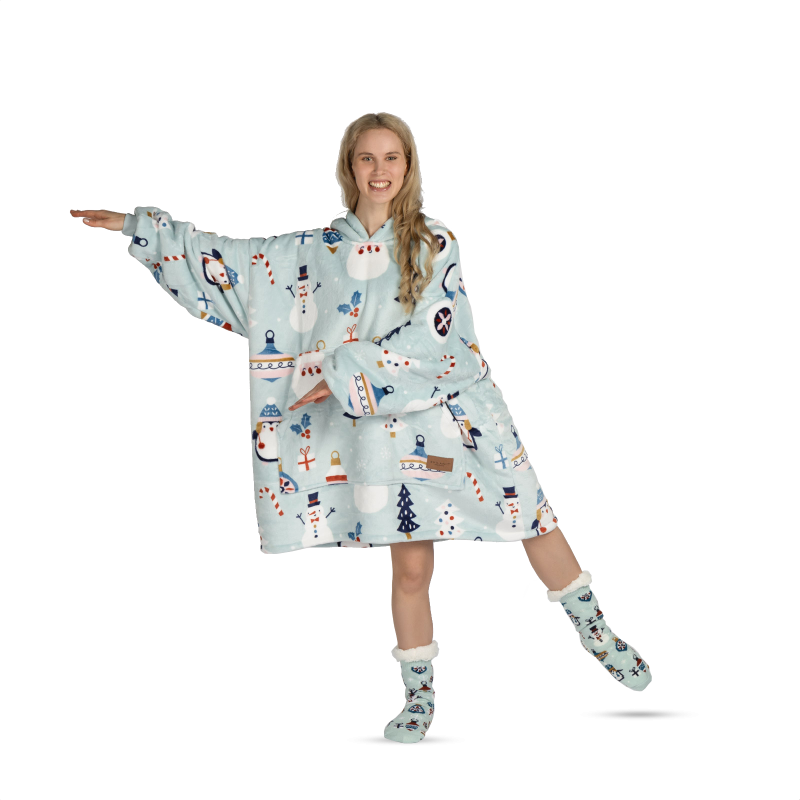 Hoodie deka za odrasle Svilanit Winter Wonderland + Poklon čarape