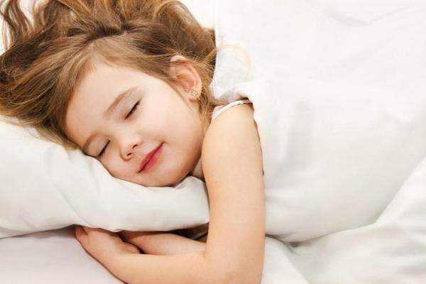Kada je pravo vrijeme da vaš mališan dobije svoj prvi jastuk i kako ga odabrati?