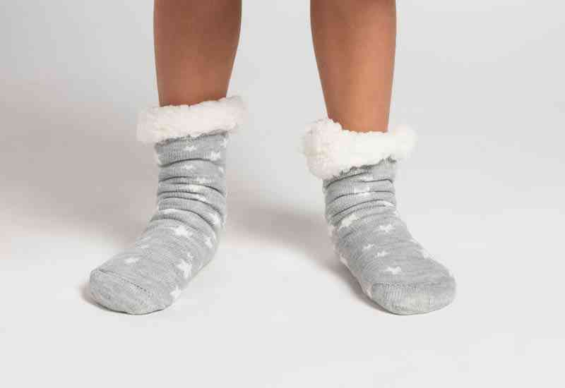 Poklon: mekane čarape u istom stilu.
