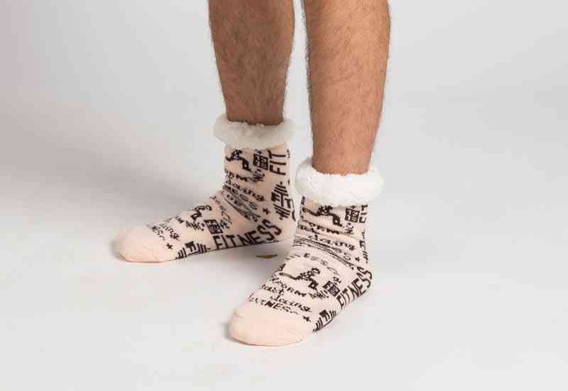 Poklon: mekane čarape u istom stilu.